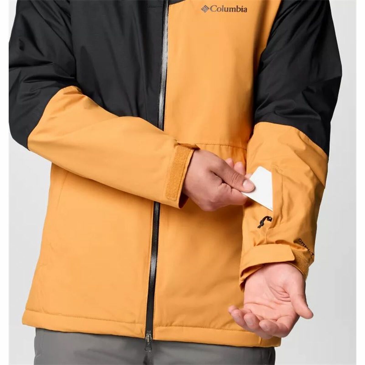 "Columbia Iceberg Point II träningsjacka herr svart – detaljbild på vänster arm."