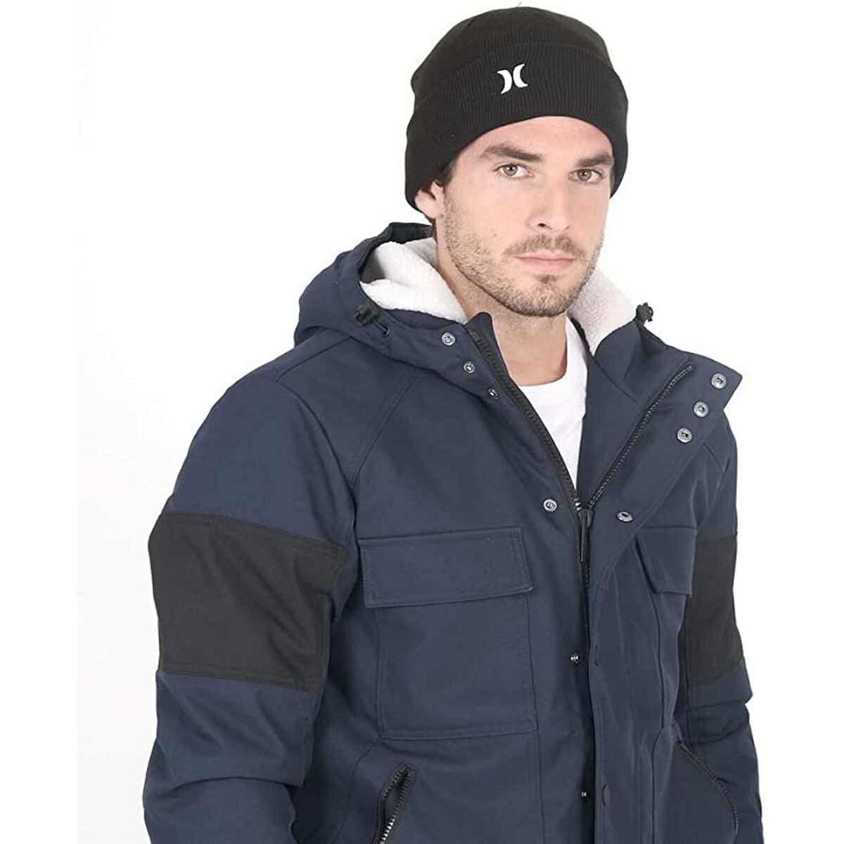 "Svart Hurley-mössa one size med uppvikt kant och stilren design"