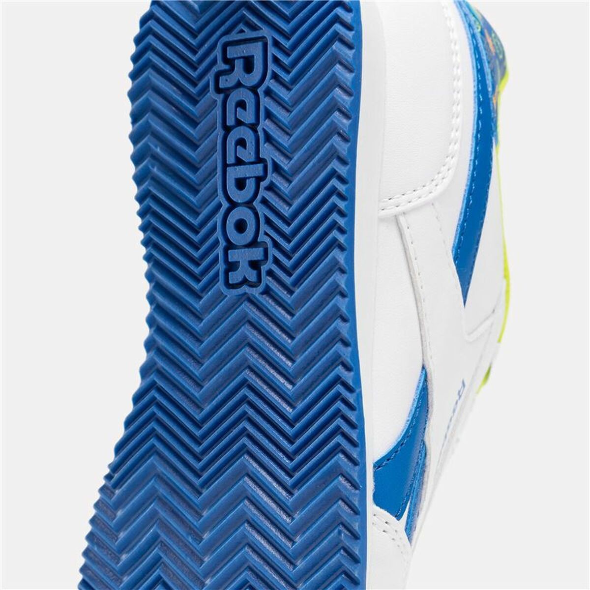 "Reebok Royal CL Jog 3.0 i profil – tidlös design med mjuk EVA-mellansula."