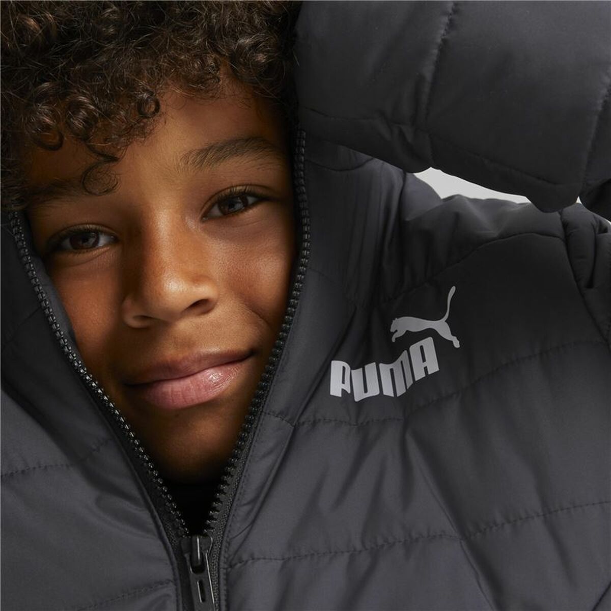 "Puma Essentials Padded – svart barnjacka i polyester för lek, skola och fritid."