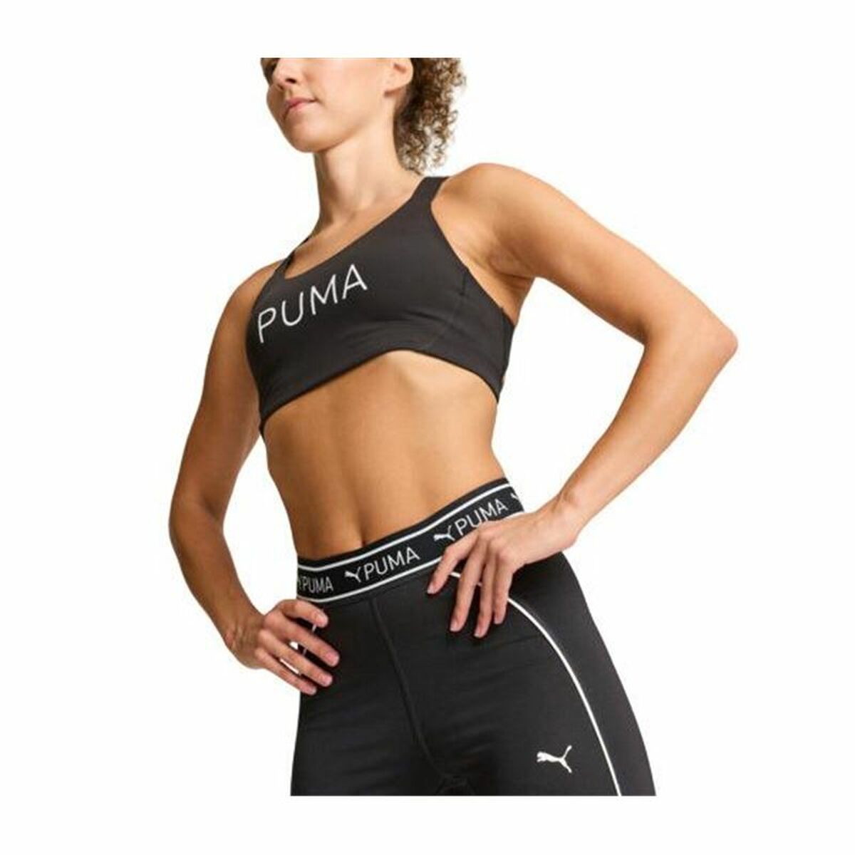 "Puma 4Keeps Eversculpt sport-bh svart – modell framtill i träningsposition."