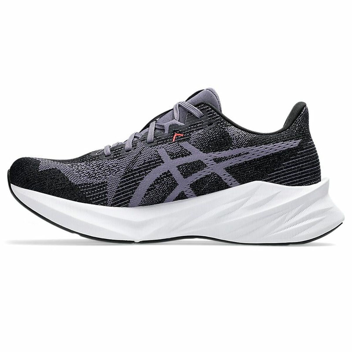 "Asics Dynablast 5 – ventilerande mesh och ergonomisk passform"