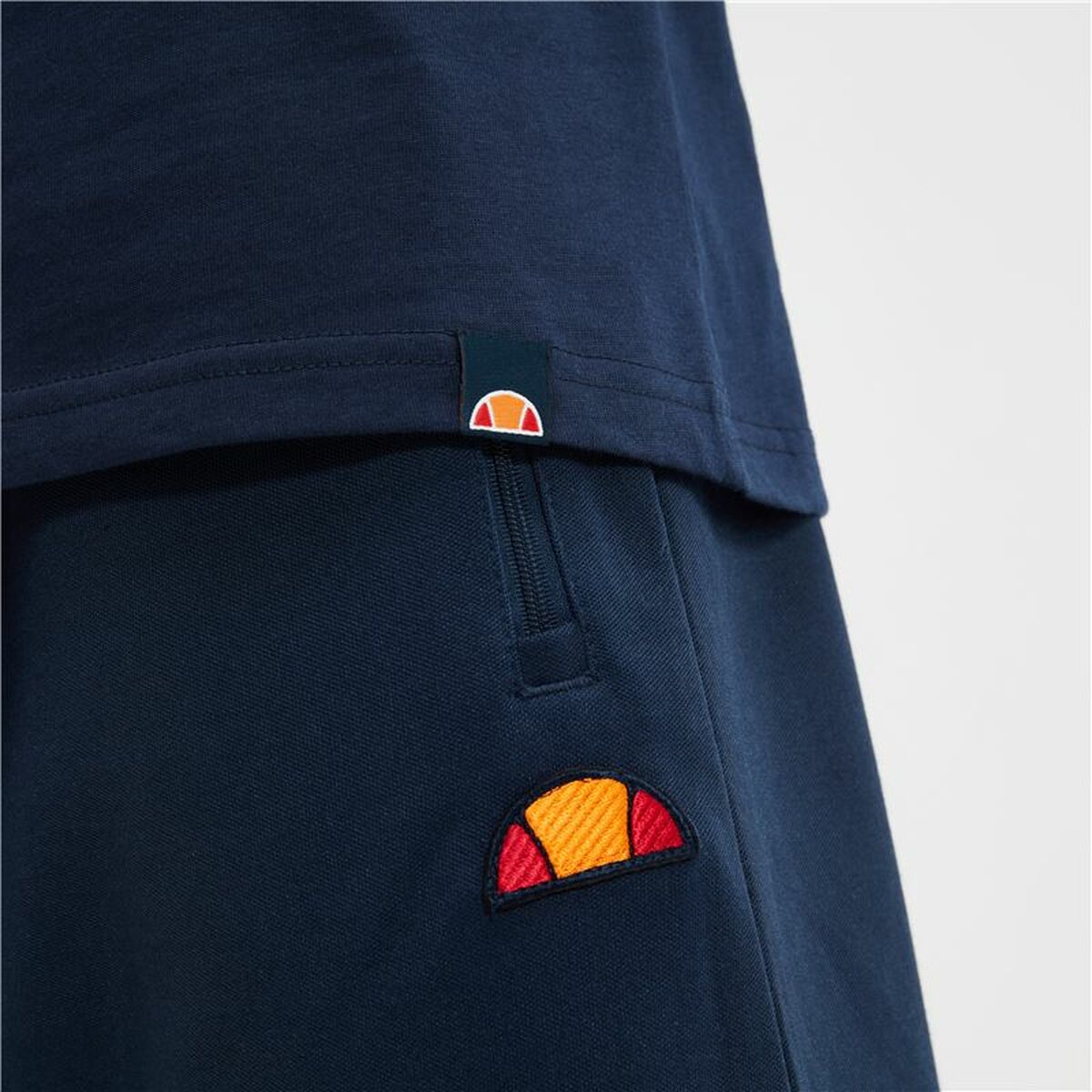 V4HA3EE2A27A47C687B4147E480C1A4EEAER4666636P5