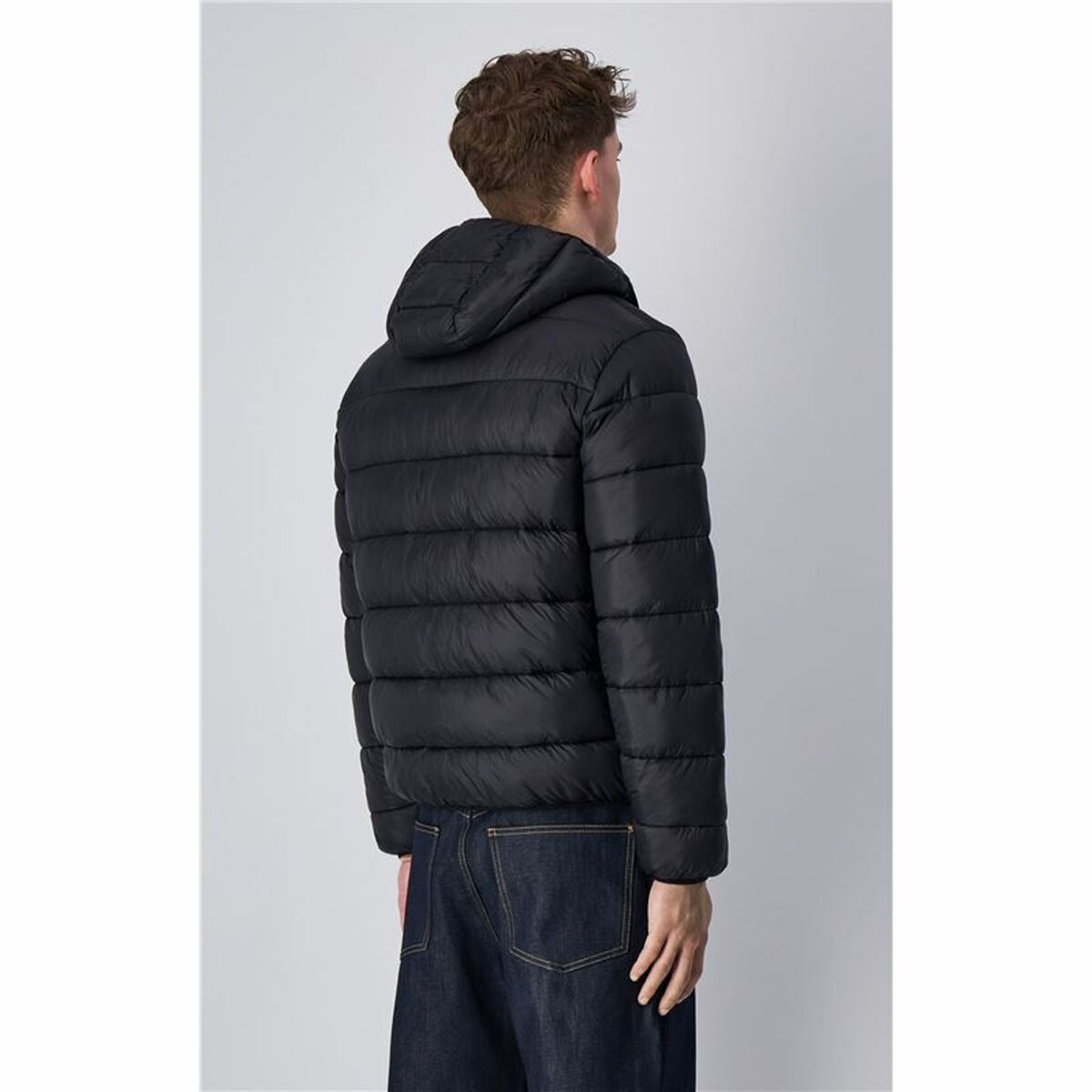 "Champion träningsjacka herr svart – modell bakifrån med sportig siluett."