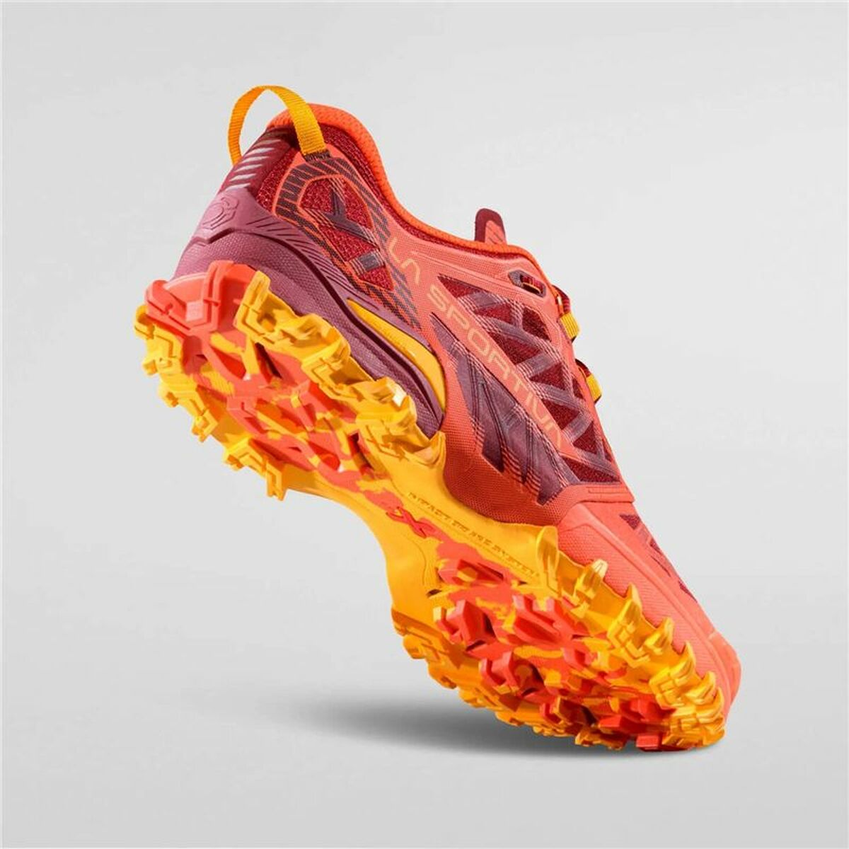 "La Sportiva Bushido III teknisk trailsko med grepp och stöd"