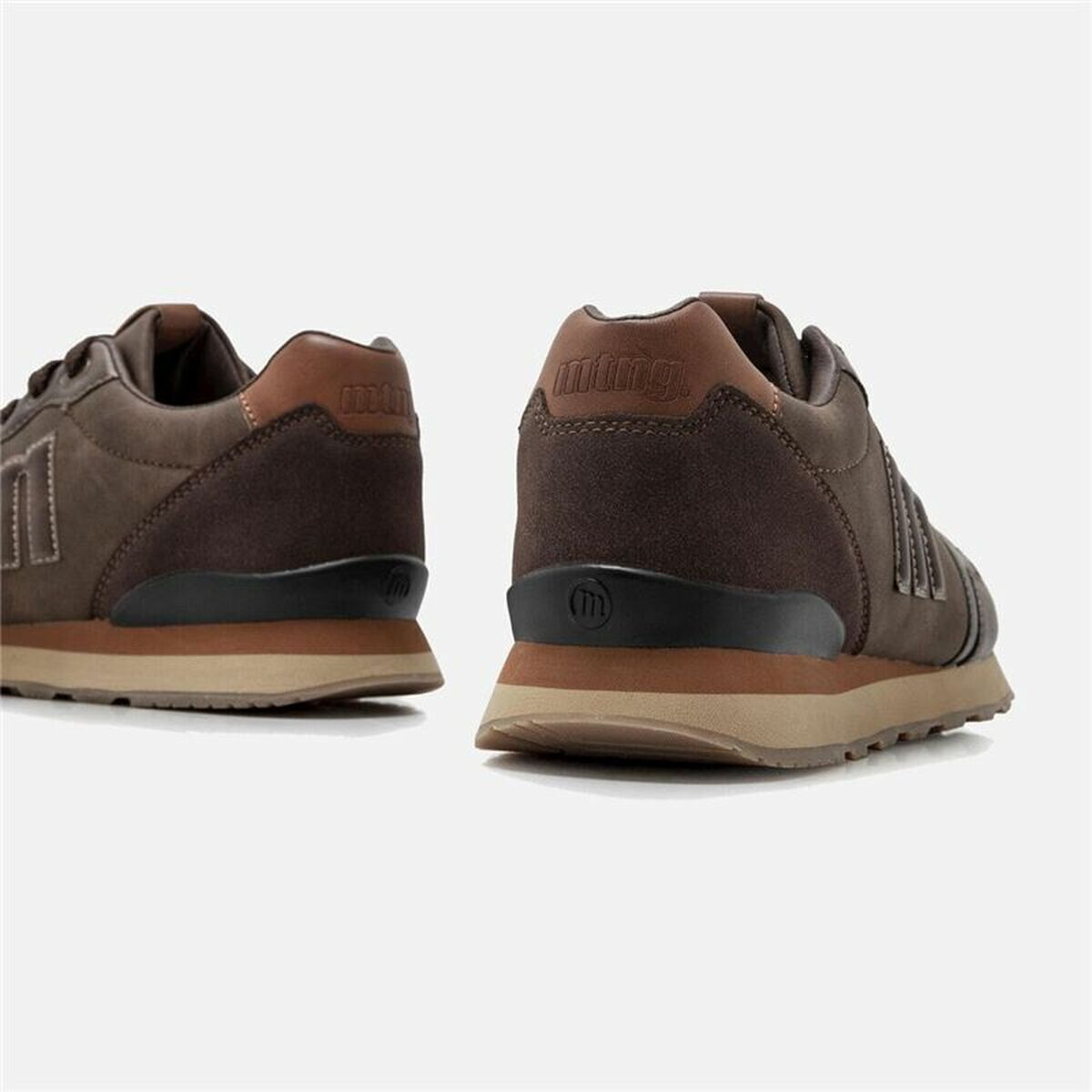 "Mustang 84755-C56227 – detalj av ovandel i syntetmaterial"