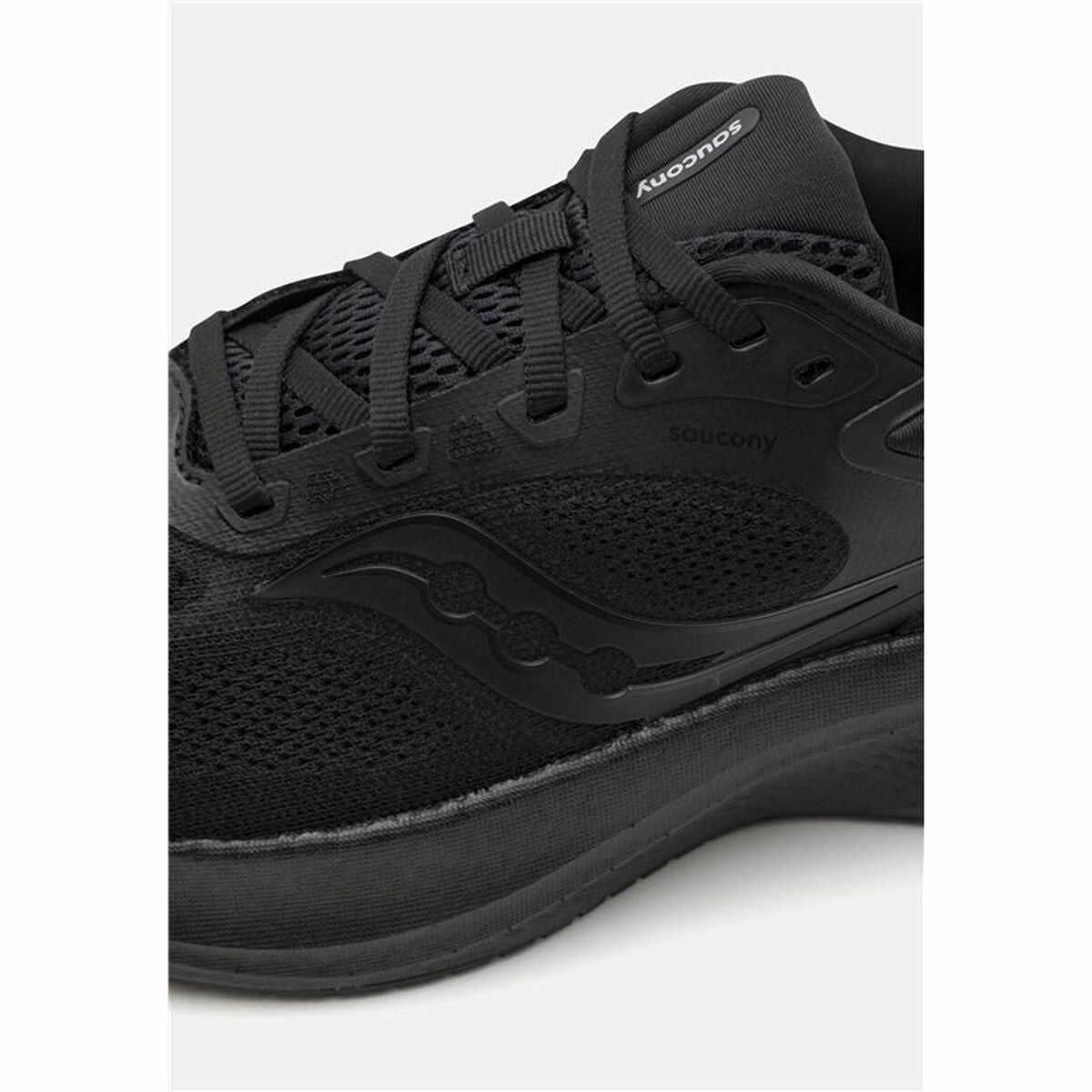 "Saucony Surge 3 – bekväm herrsko för vardag och träning"