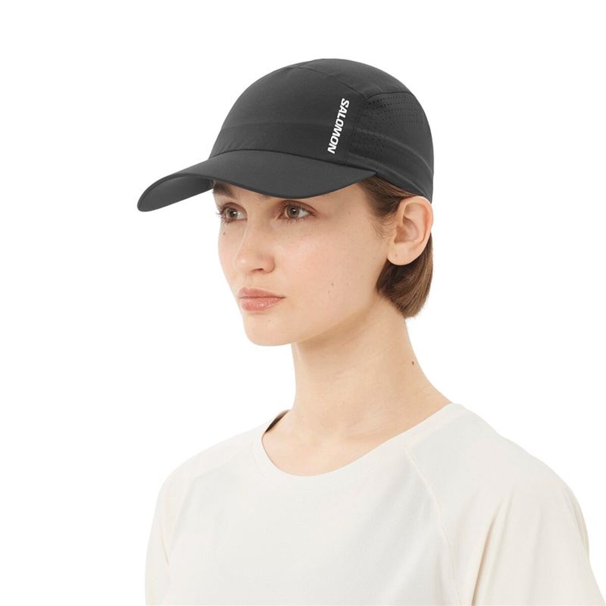 "Salomon Shkout svart keps bakifrån"