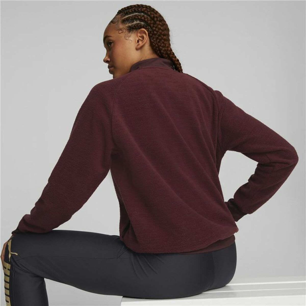 "Puma Fit Sherpa damjacka mörkröd – varm och stilren träningsjacka i fleece."