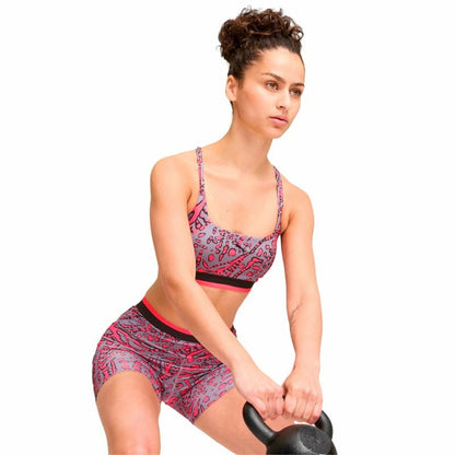 "Puma Move Hypernatural rosa – modell tränar i sport-bh med låg support."