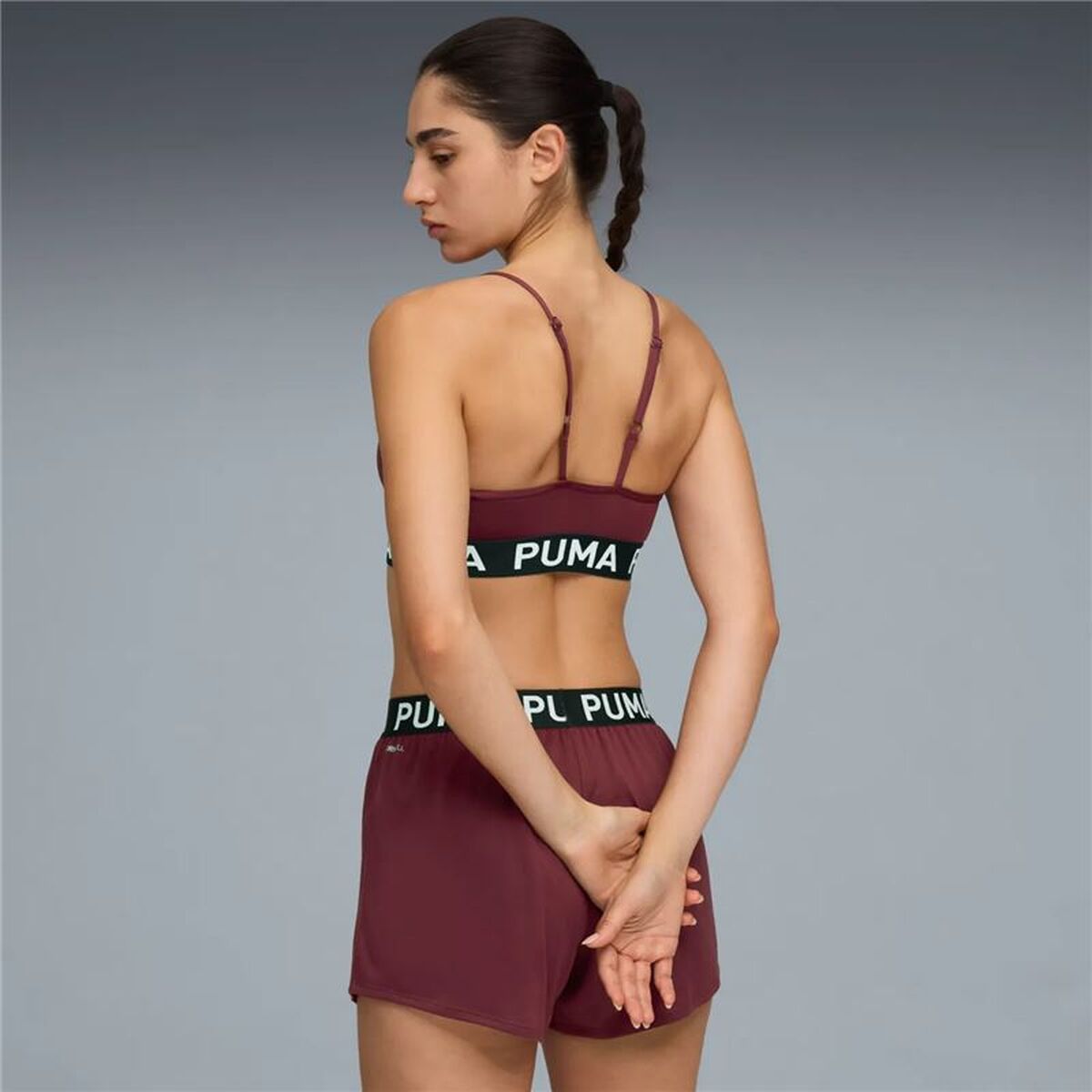"Puma Move Strong sport-BH dam mörkröd modell bakifrån"