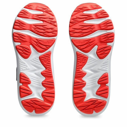 "Detalj av Asics JOLT 4 PS ovandel i mesh med syntetförstärkningar för hållbarhet och passform."