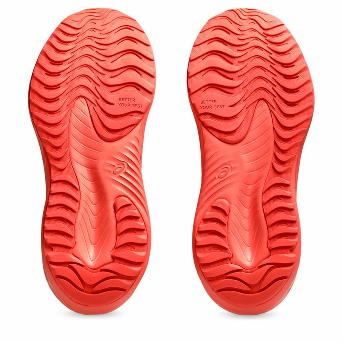 "Närbild av Asics GEL-NOOSA TRI 16 GS yttersula med flexspår för grepp och stabilitet."