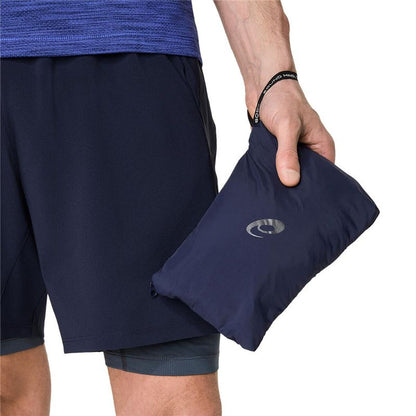 "Asics Road Packable lätt träningsjacka herr i användning"