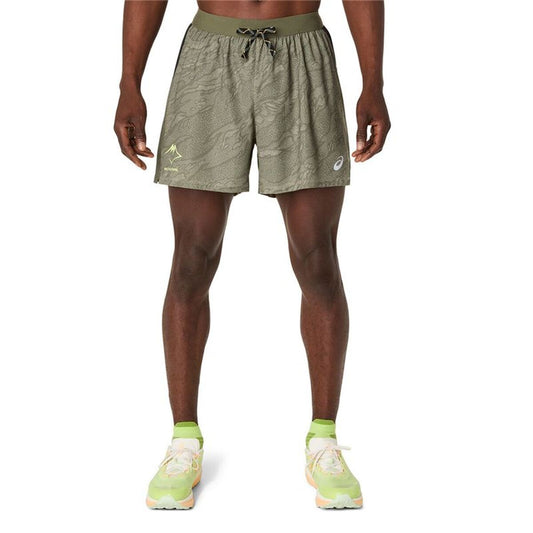 "Asics Fujitrail All Over Print oliv sportshorts herr helbild"