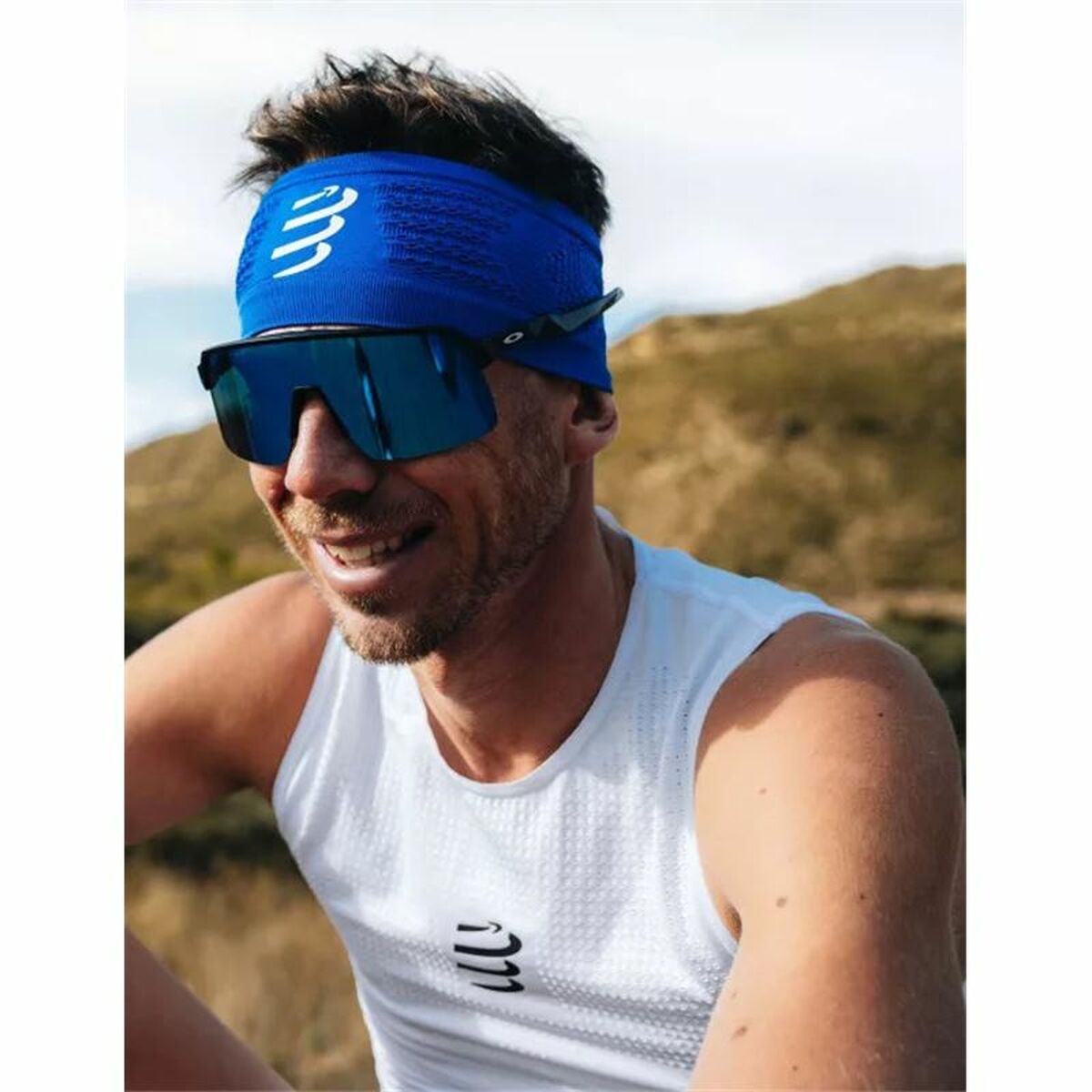 "Compressport On/Off huvudband blå detalj"