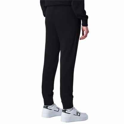 "Champion Rib Cuff Pants herr – bakifrån på modell med sportig passform."
