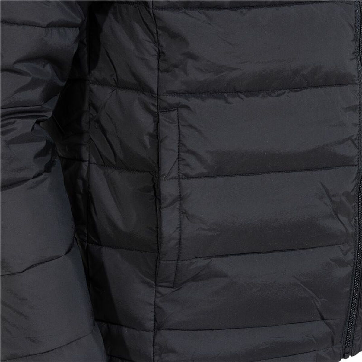 "Joma Explorer III träningsjacka svart – närbild på fickan med dragkedja."