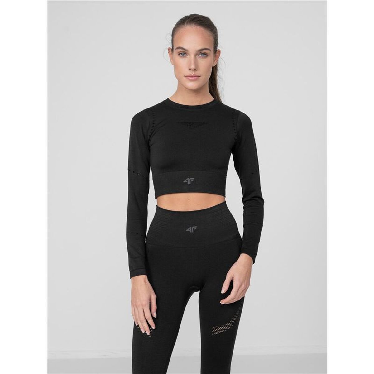 "4F Sport Top svart dam helbild"