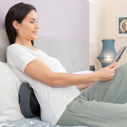 "Shissage massager användning i soffan för ländryggen"