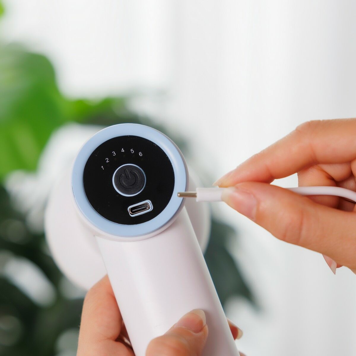 "Massagepistol InnovaGoods CellyGun med kontroll och LED-display"